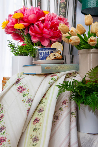 Garden Path Floral in Gardenia White